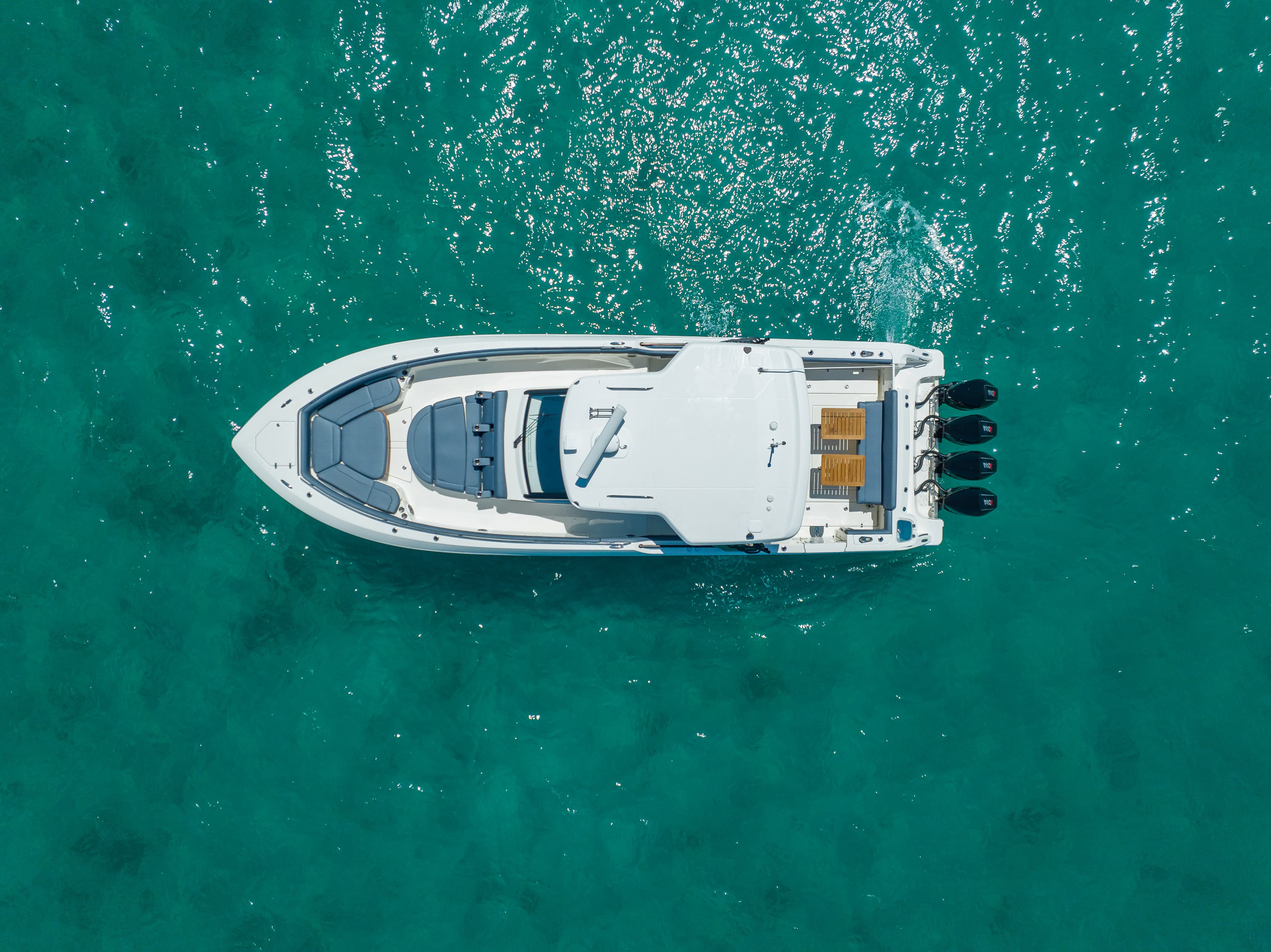 Boston Whaler 420 Outrage 1800 HP photo 2