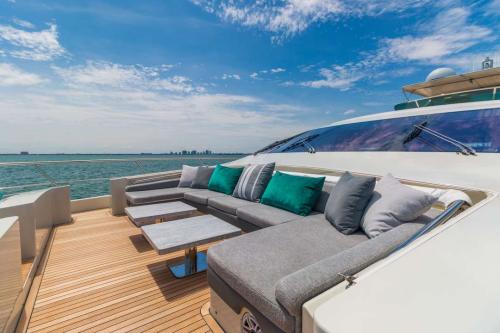 Scarlet-2-Azimut-Yacht-For-Charter-Miami-Foredeck-Sunbathing-Area